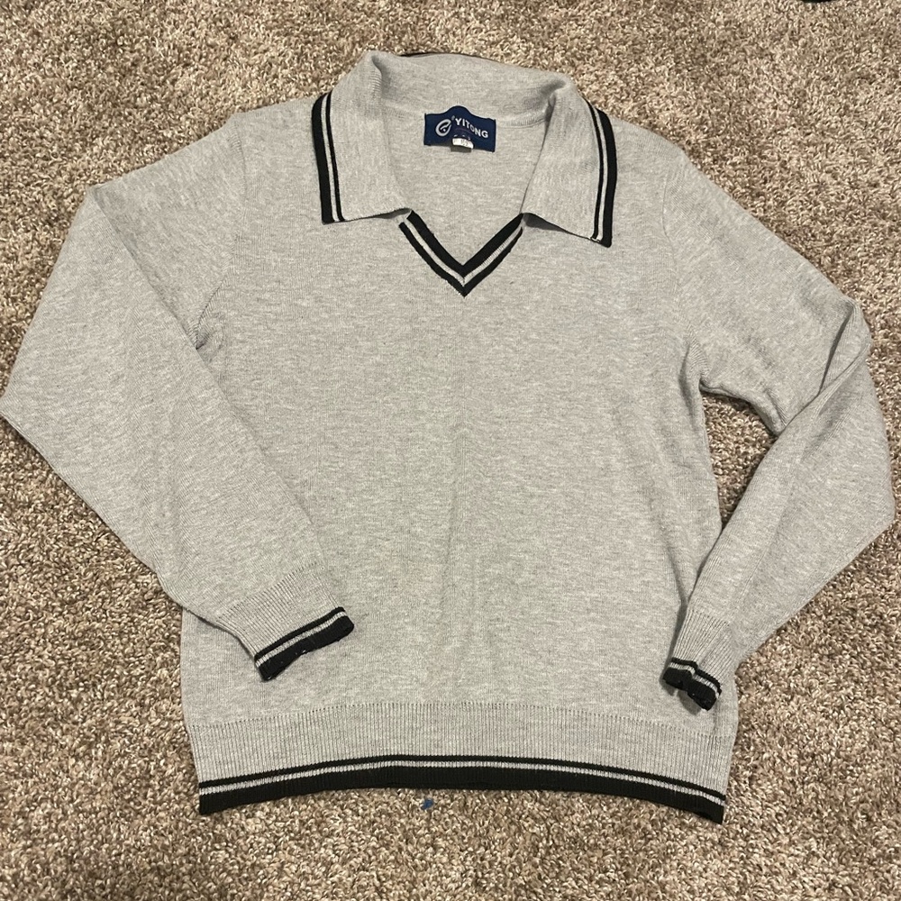 Yitong vintage gray collared sweater